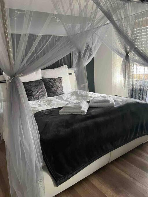 Ferienwohnung Outletcity Metzingen เมทซิงเงน ภายนอก รูปภาพ
